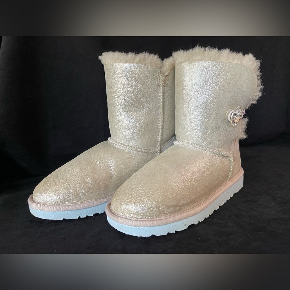 UGG DISNEY FROZEN ARENDELLE BAILEY BOOTS - Picture 4 of 11